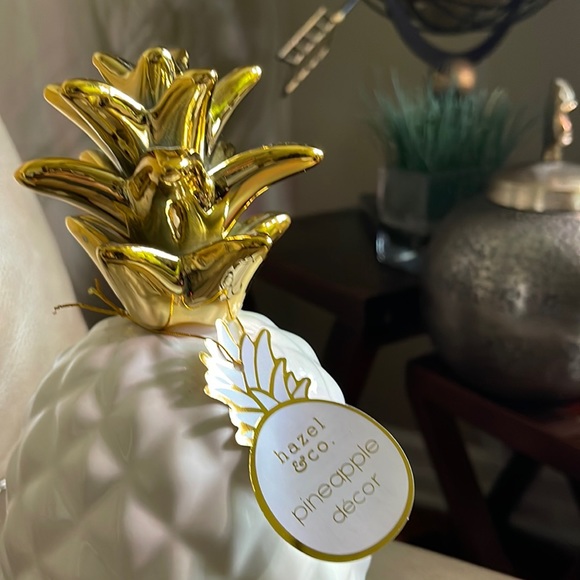 Hazel & Co. White and Gold Crown Ceramic Pineapple Figurine Decor - Picture 8 of 16